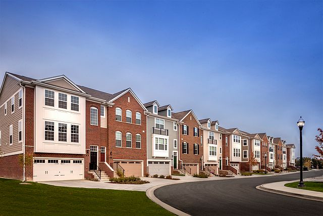 1st image of 2496 Huntleigh Ln #903