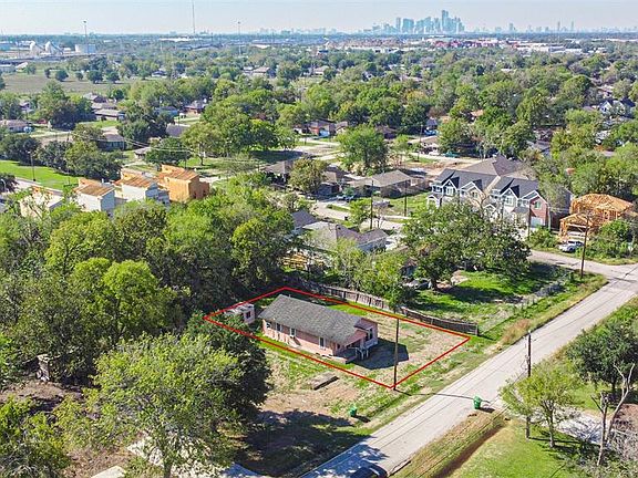 4th image of 8202 Bonaire Street