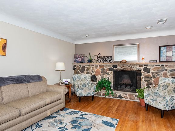 4th image of 2045 Sandy Cove Dr