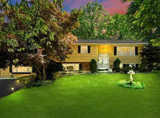 6 Trinity Pl, Spring Valley, NY 10977