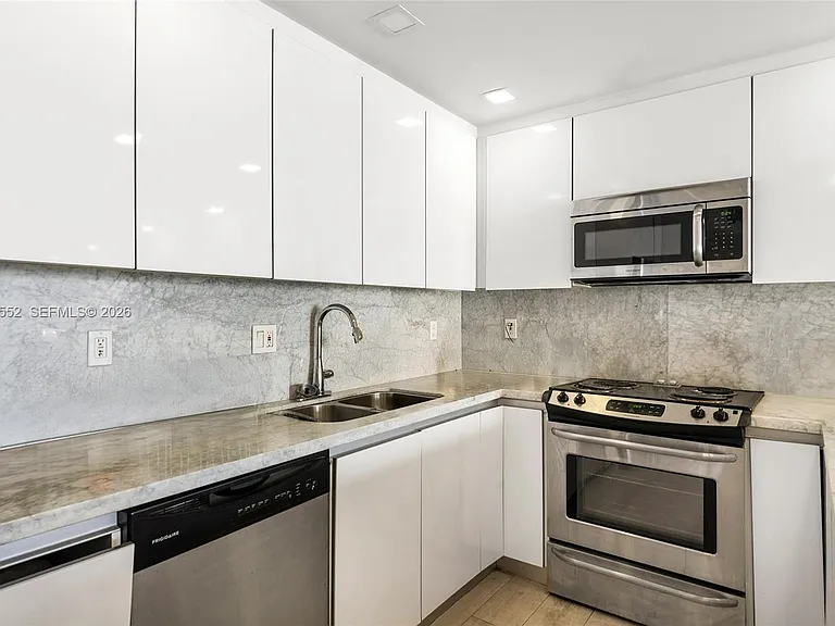 19390 Collins Ave #1519 — Photo 7