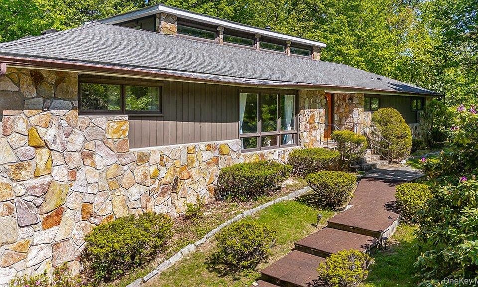 1st image of 31 Dogwood Hills Road