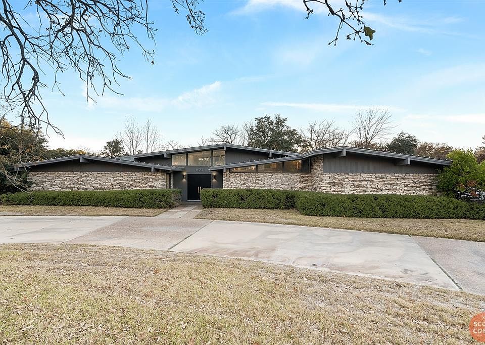 1st image of 621 Oakpark Dr