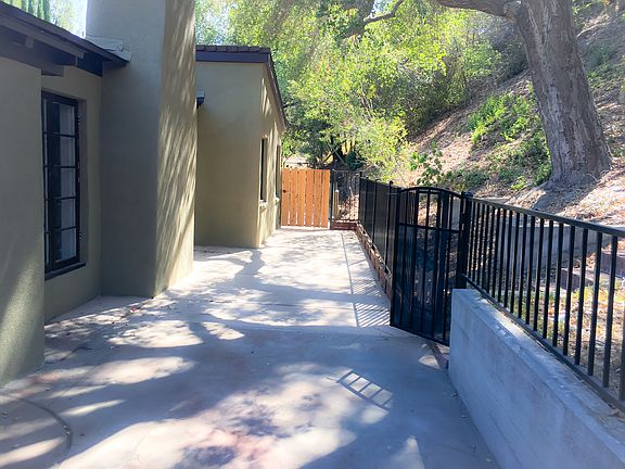 4th image of 2404 Gardner Pl