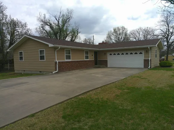 1401 Charles St, Humboldt, KS 66748