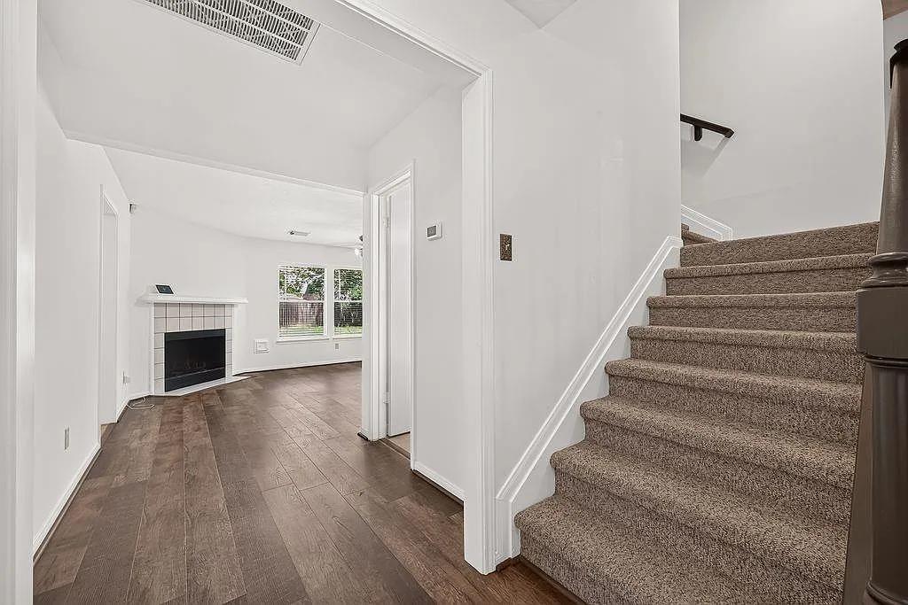 4 bed, 2.5 bath, 2362 sqft, $2,100 — Photo 3