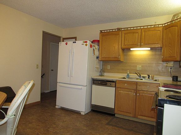 3rd image of 191 Woodlawn Dr