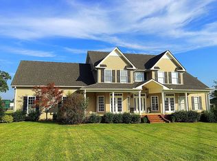 423 Creekmore Rd, Cottontown, TN 37048