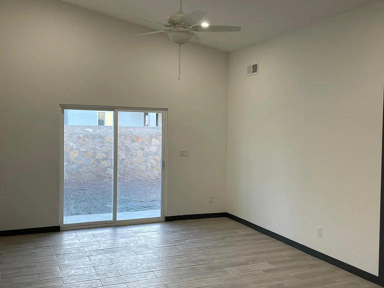 809 Hc Gilbert Minjares Dr #B — Photo 17