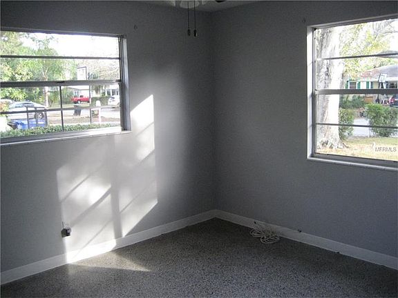 5th image of 7311 Lynnwood Ave N