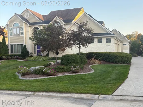 49235 Fox Dr S, Plymouth, MI 48170