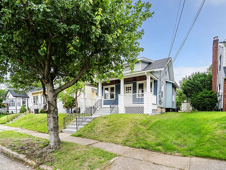1638 Lexington Ave — Photo 2