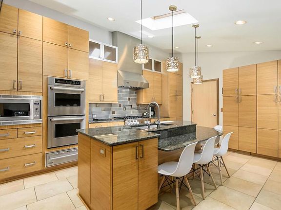 5th image of 3339 Mansion Way