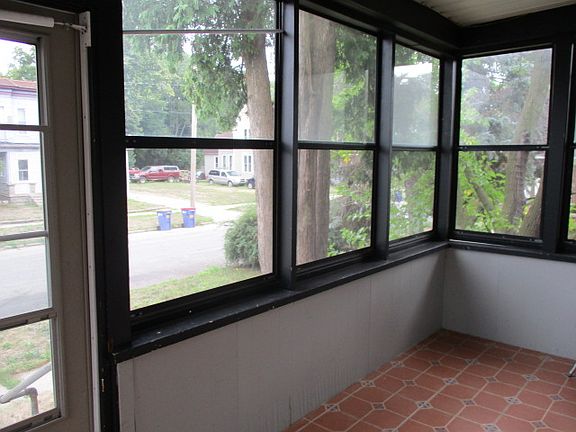 3rd image of 1011 Prospect Ave SE