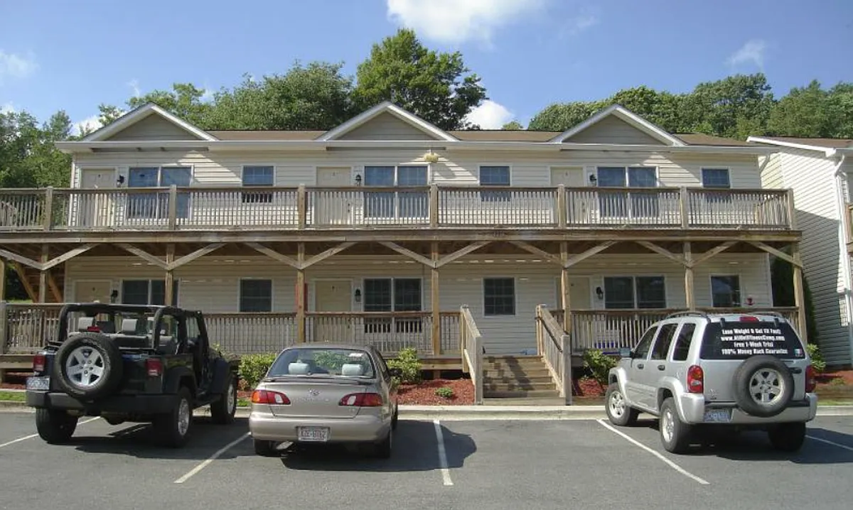 Building Photo - 100 Best Place Ct N