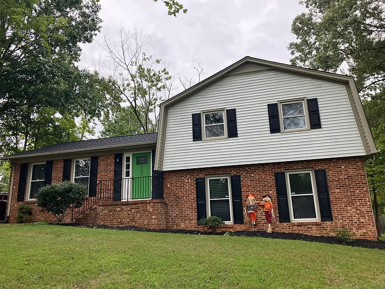Single family home - Front of house