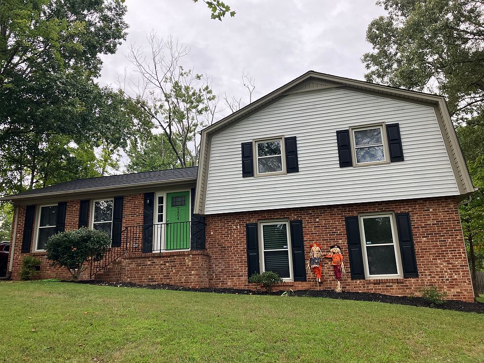 Single family home - Front of house