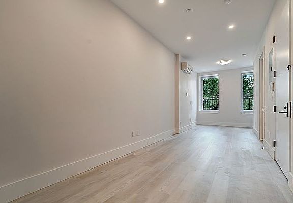 2nd image of 324 E 116th St #3F