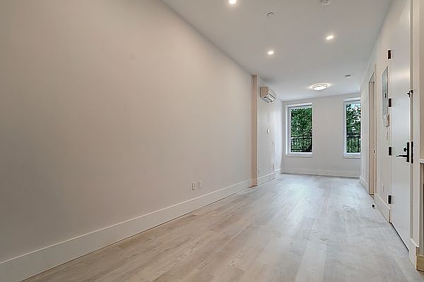 1st image of 324 E 116th St #2F