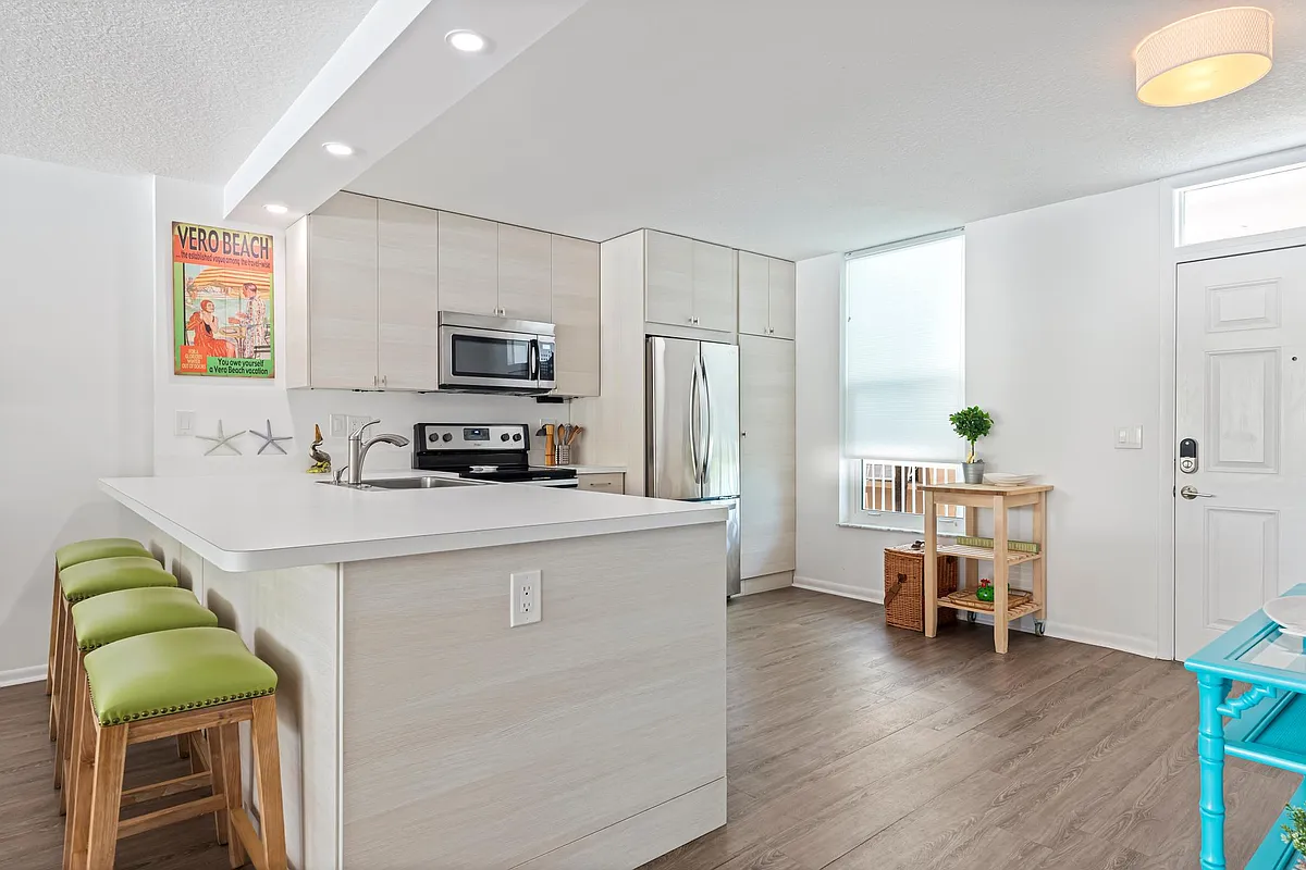 Building Photo - 1440 Ocean Dr #2