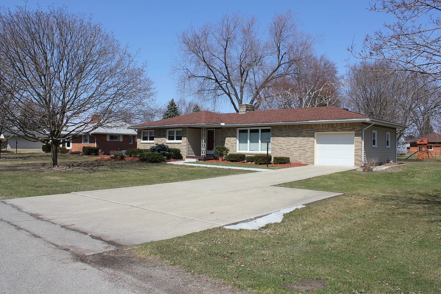 5022 Robinwood Dr photo 1