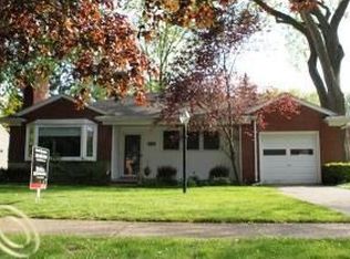 211 Ridgemont Rd, Grosse Pointe Farms, MI 48236