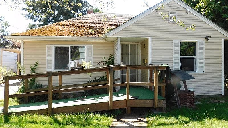 1st image of 2585 Cherry Ave NE