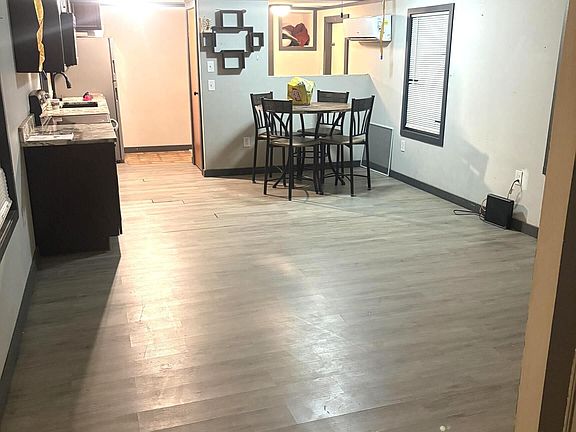 3rd image of 825 Beaver Run Ext