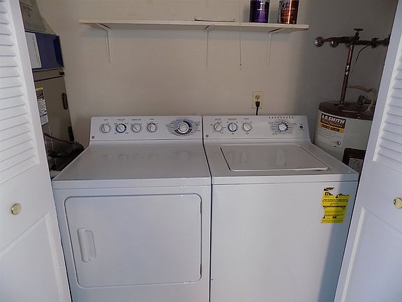 4th image of 7605 E Gum St