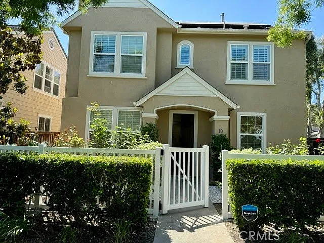 4 bed, 2.5 bath, 2200 sqft, $5,395 — Photo 2