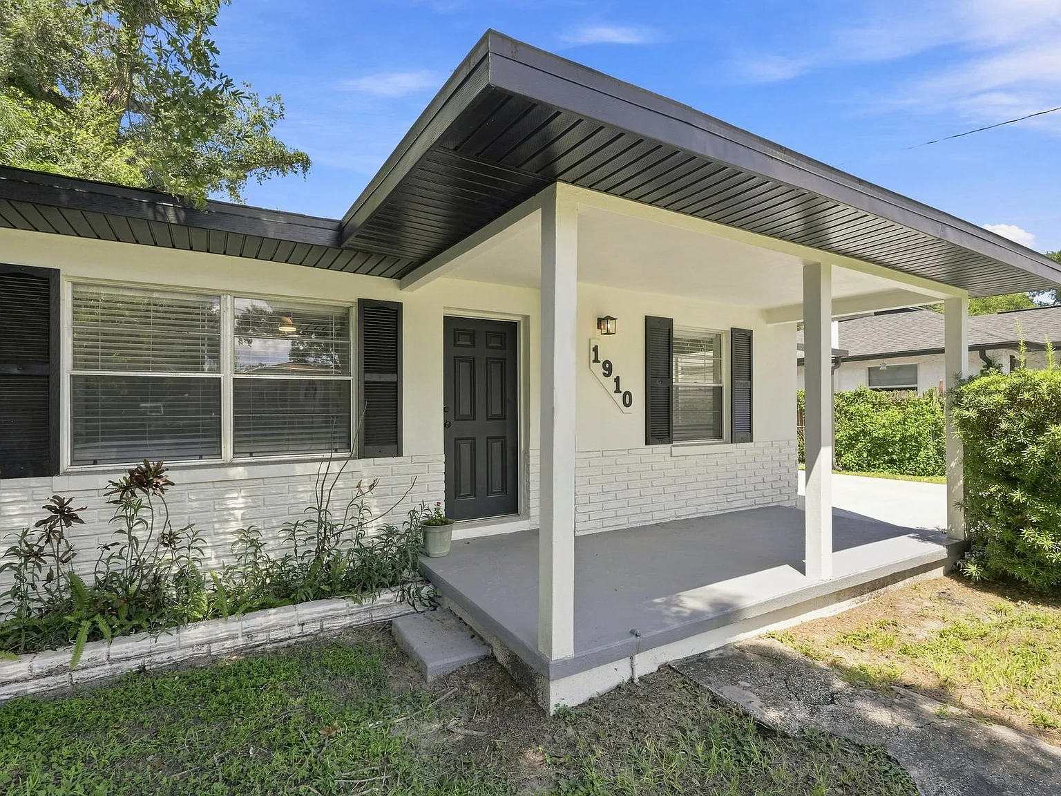 3 bed, 1034 sqft, $2,000 — Photo 1