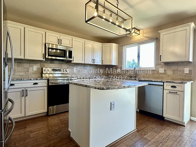 965 Piros Dr — Photo 5