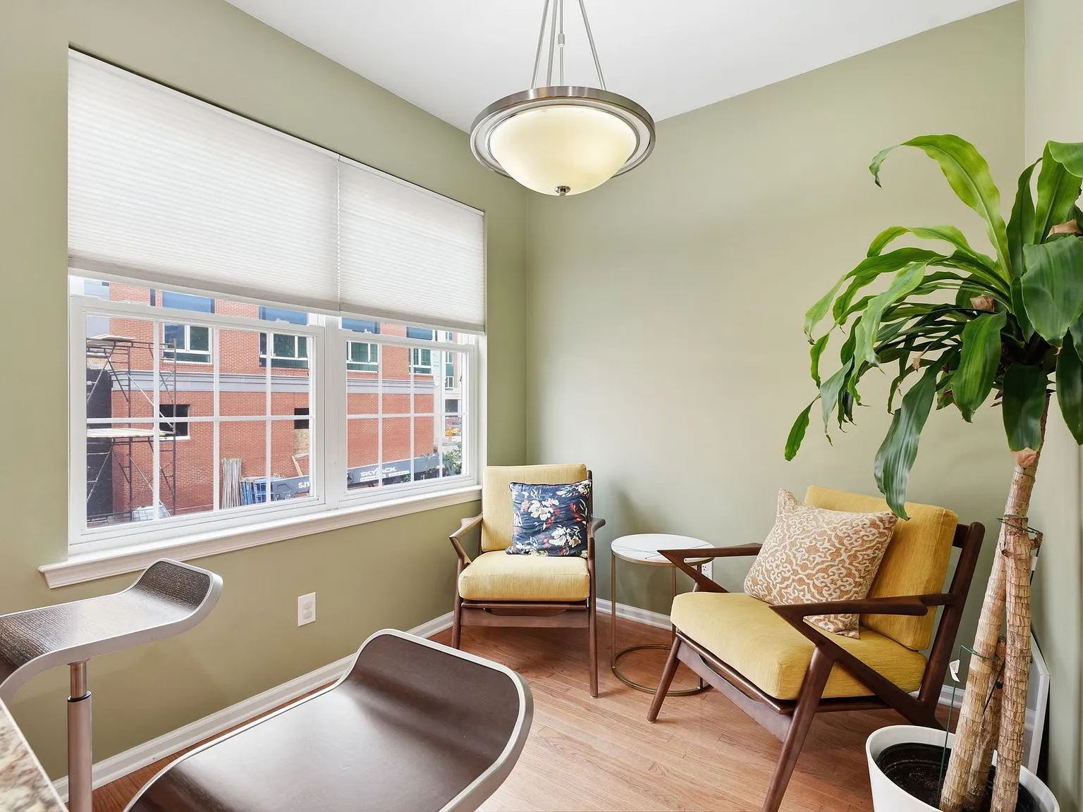 3 bed, 1998 sqft, $3,000 — Photo 3