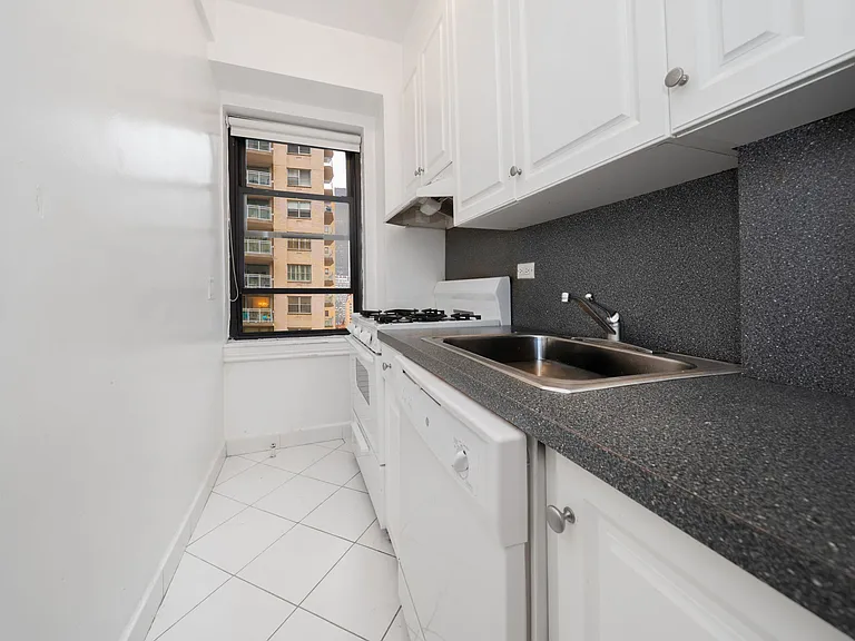 400 E 57th St #4K — Photo 11
