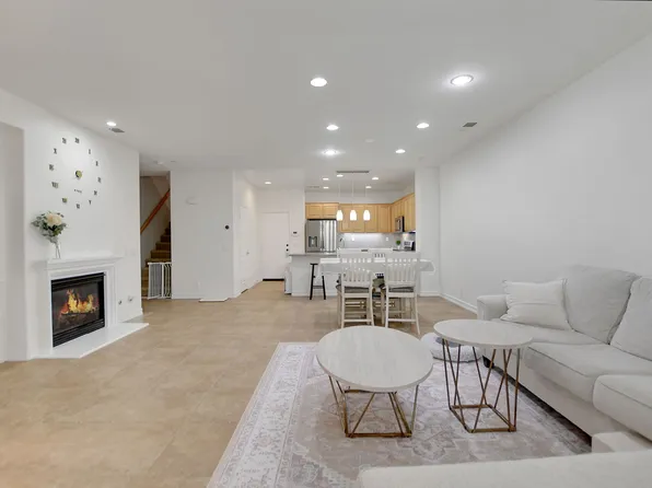 15723 Parkhouse Dr, Fontana, CA