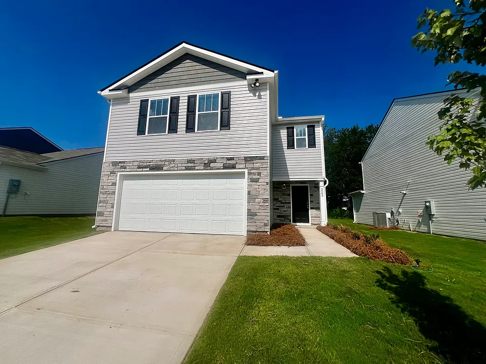 225 Deskin Ln