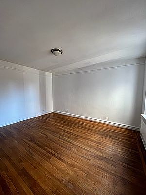 3rd image of 111 W 94th St APT 5B