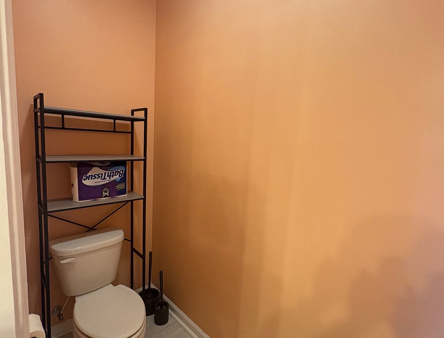 5 bed 3 bath Pet-Friendly Home — Photo 4