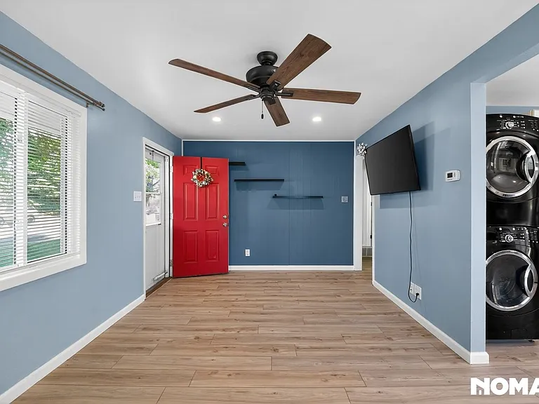 2520 S Knox Ct — Photo 2
