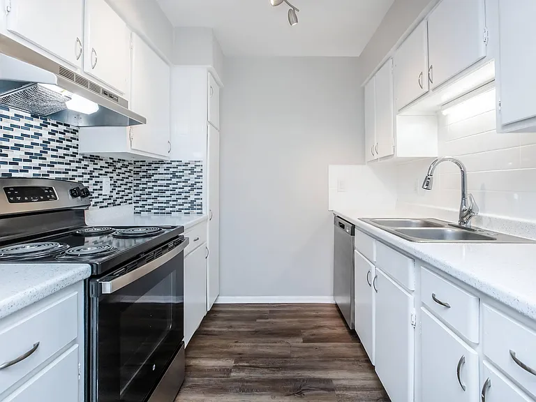 Wymore 360 Apartments — Photo 101