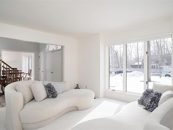 5th image of 28 Buttonwood Ln