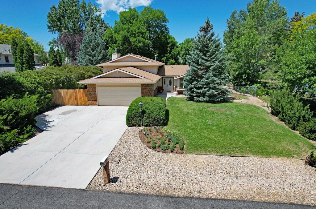 809 E Ridgecrest Rd