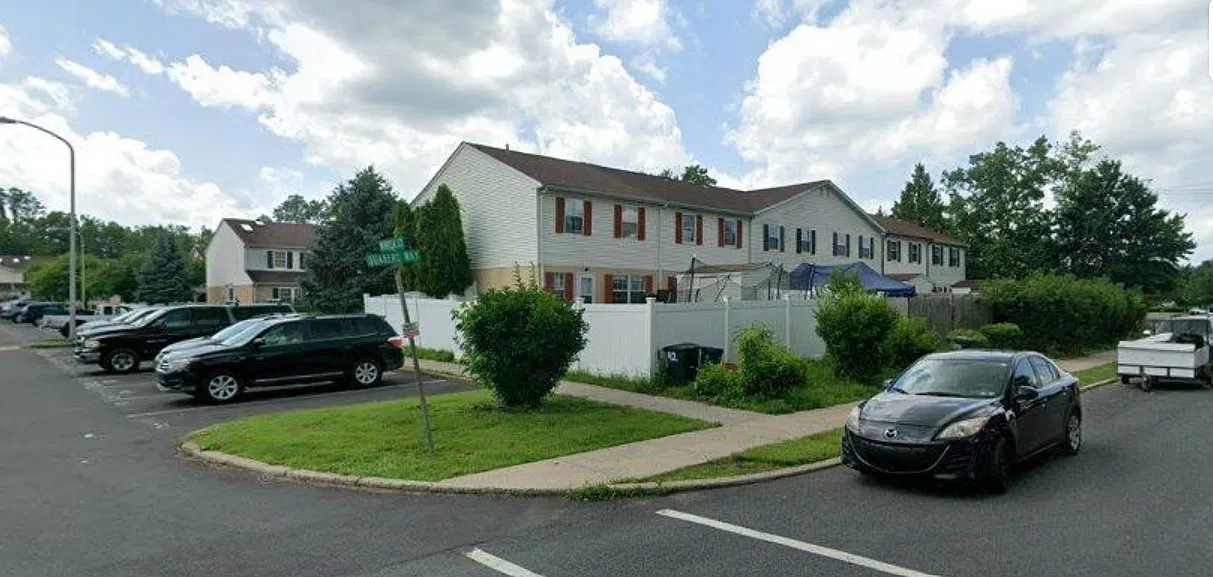 3 bed, 1587 sqft, $2,265 — Photo 2