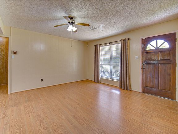 5th image of 21456 Magnolia Dr