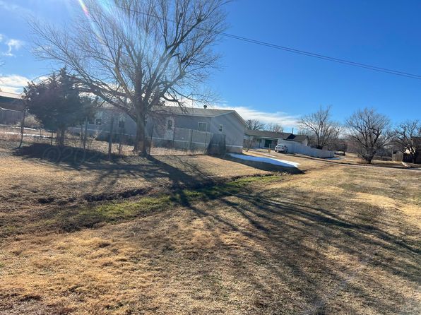 313 S Wilhelm Ave, Stinnett, TX 79083