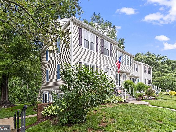 3rd image of 2860 Burgundy Pl