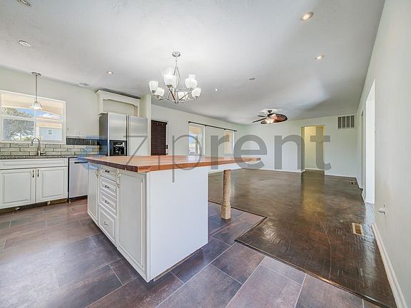 3rd image of 2540 Sistina St