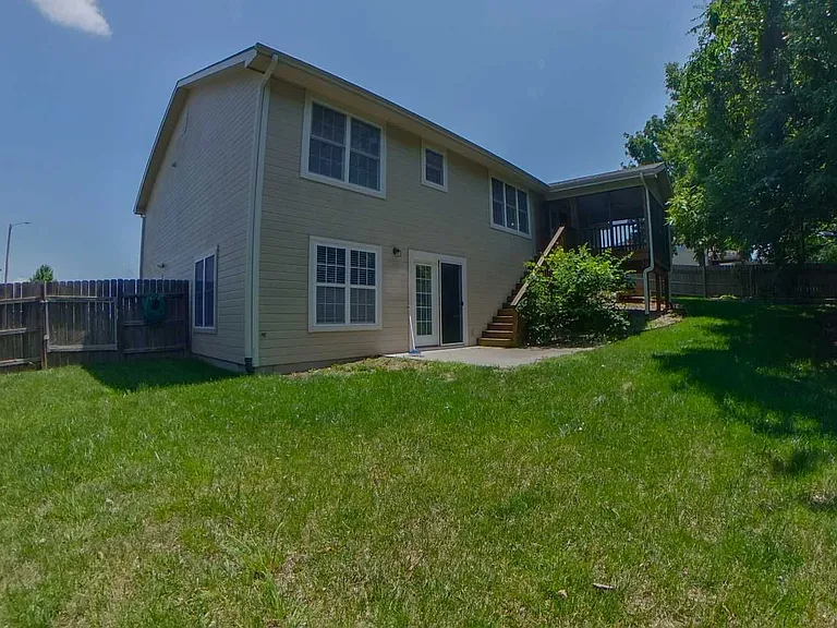1048 Highland Ridge Dr — Photo 16