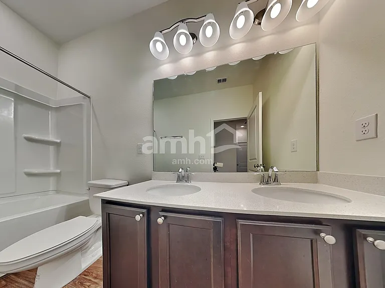 1028 Walden Pond Dr — Photo 14
