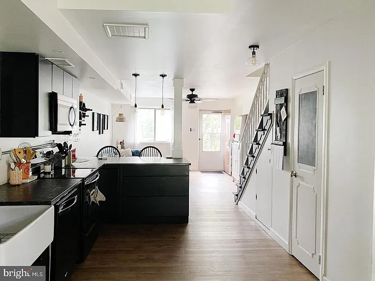 910 Valley Dr — Photo 4